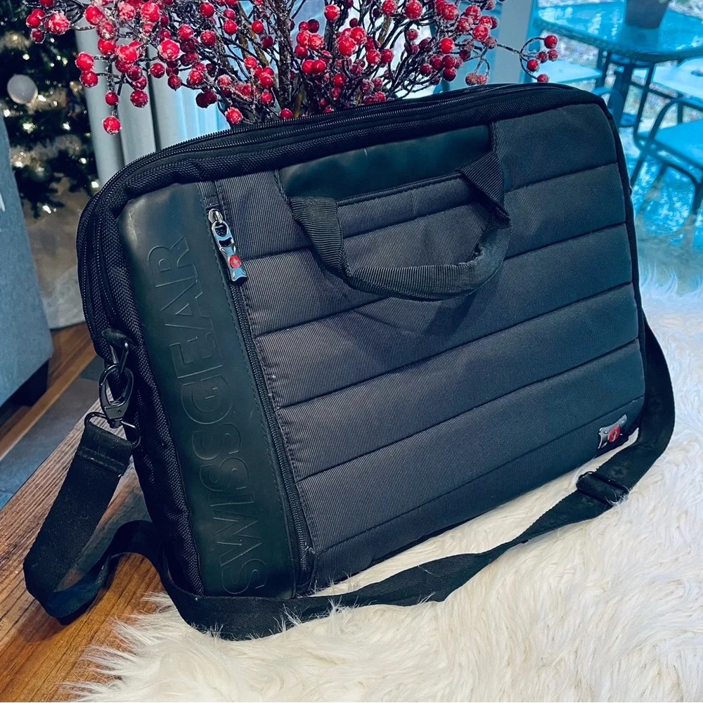 Swiss Gear Unisex Padded Black Laptop Case